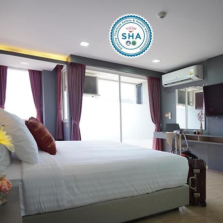 The Qube Fifty Hotel Bangkok Exterior photo