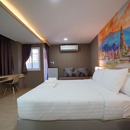 The Qube Fifty Hotel Bangkok Exterior photo