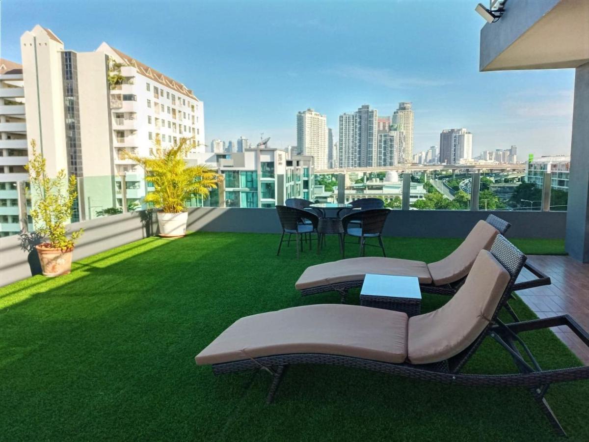 The Qube Fifty Hotel Bangkok Exterior photo