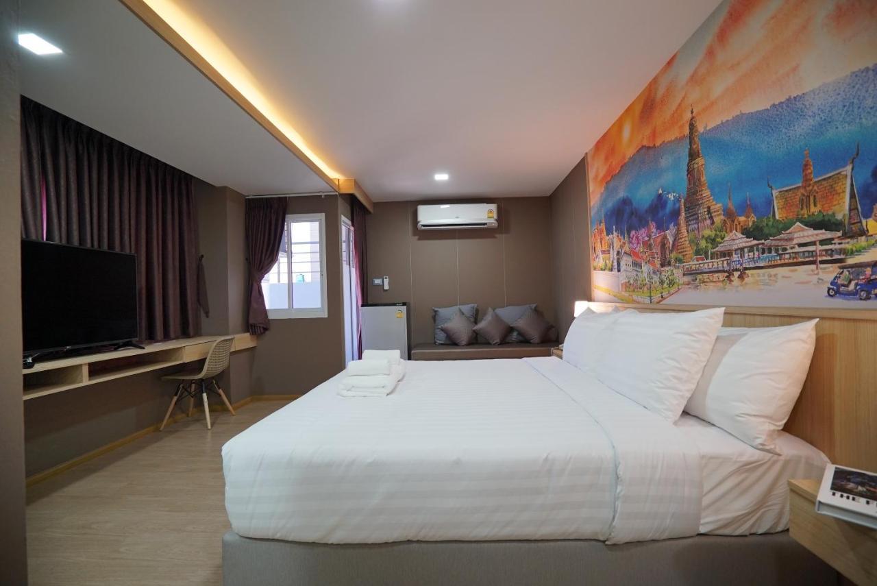 The Qube Fifty Hotel Bangkok Exterior photo