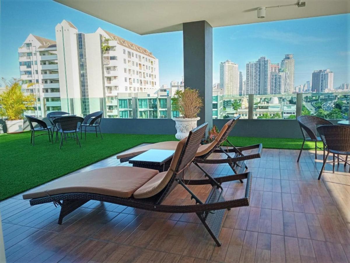 The Qube Fifty Hotel Bangkok Exterior photo