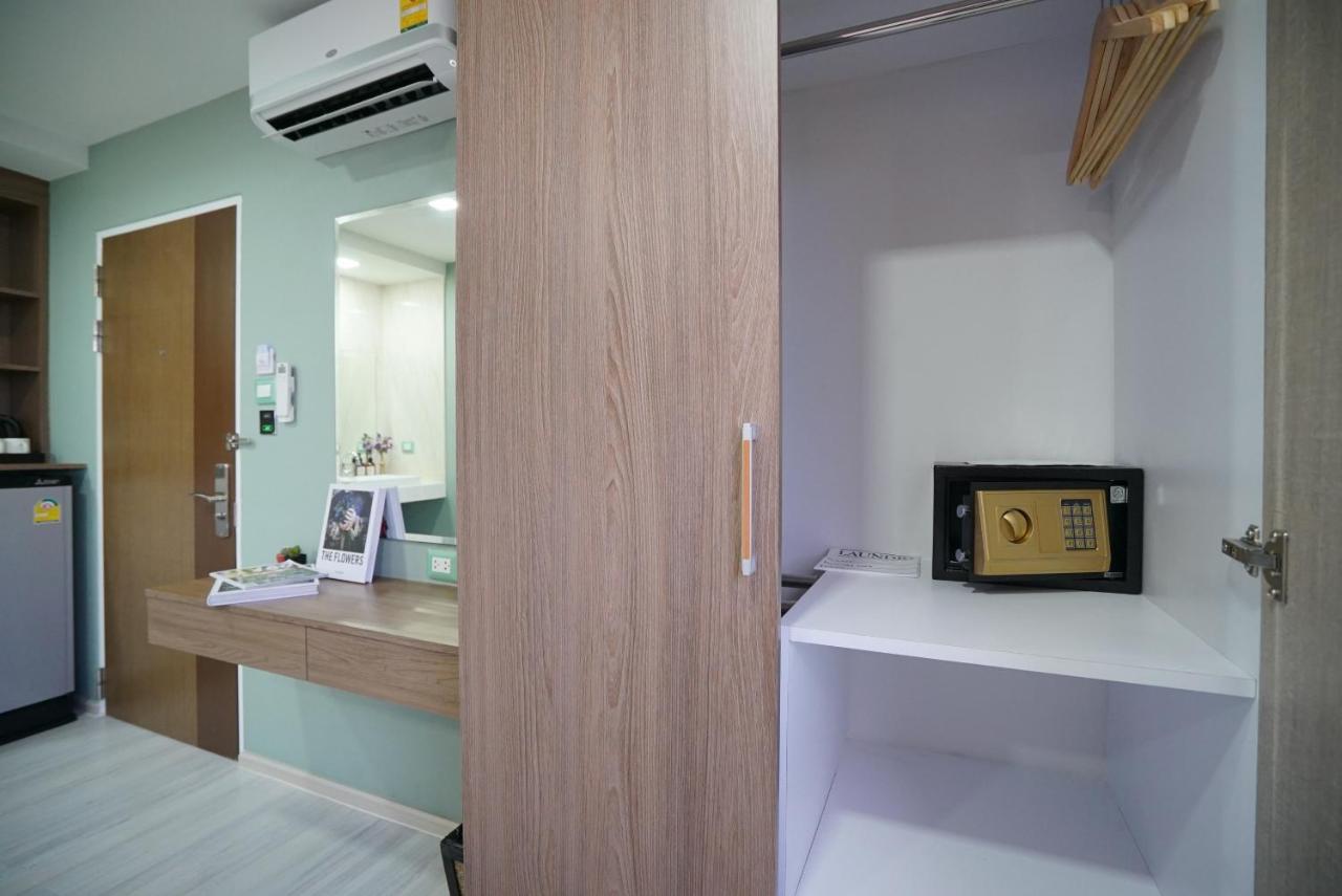 The Qube Fifty Hotel Bangkok Exterior photo
