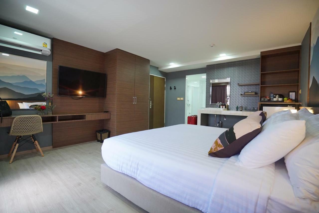 The Qube Fifty Hotel Bangkok Exterior photo