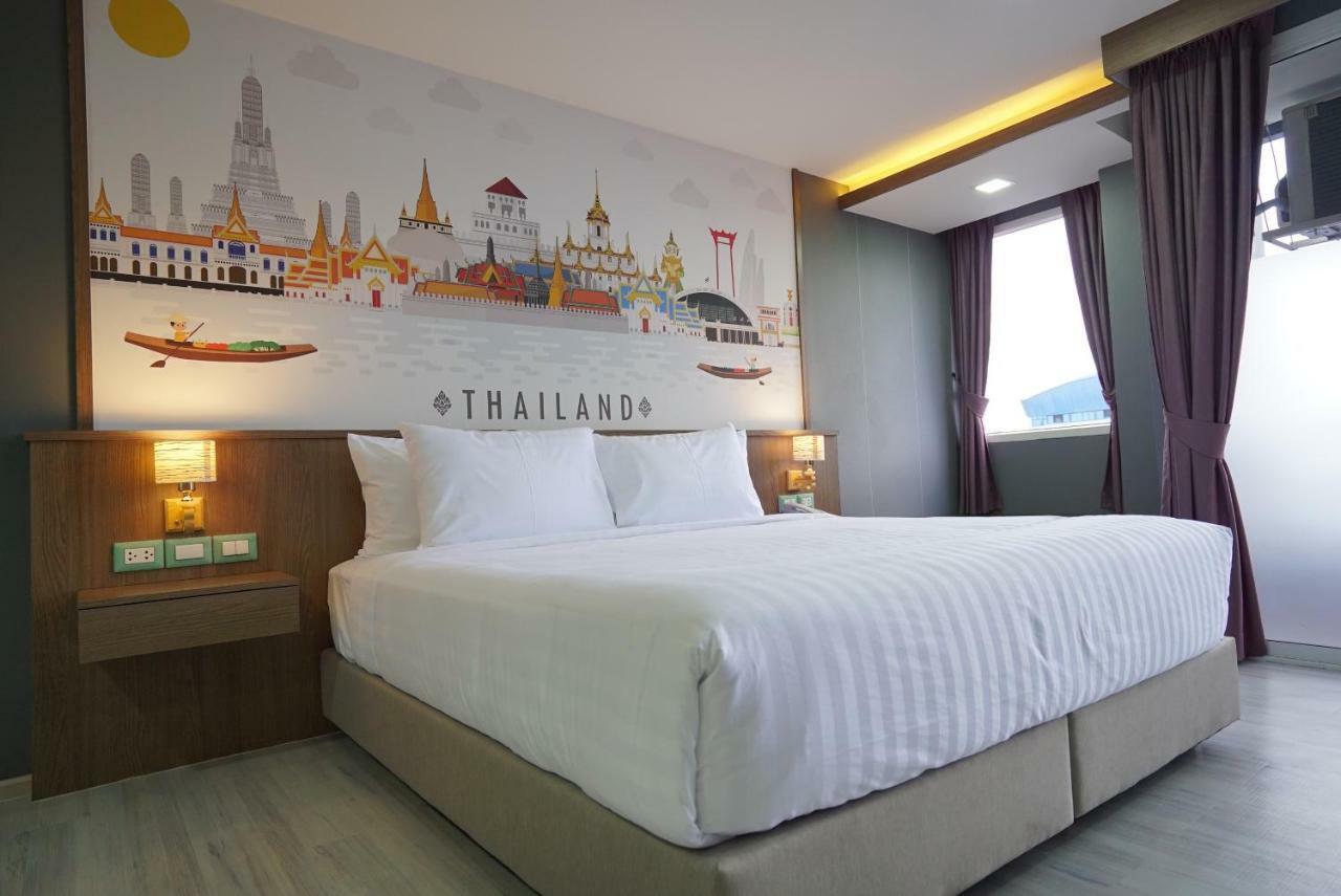The Qube Fifty Hotel Bangkok Exterior photo