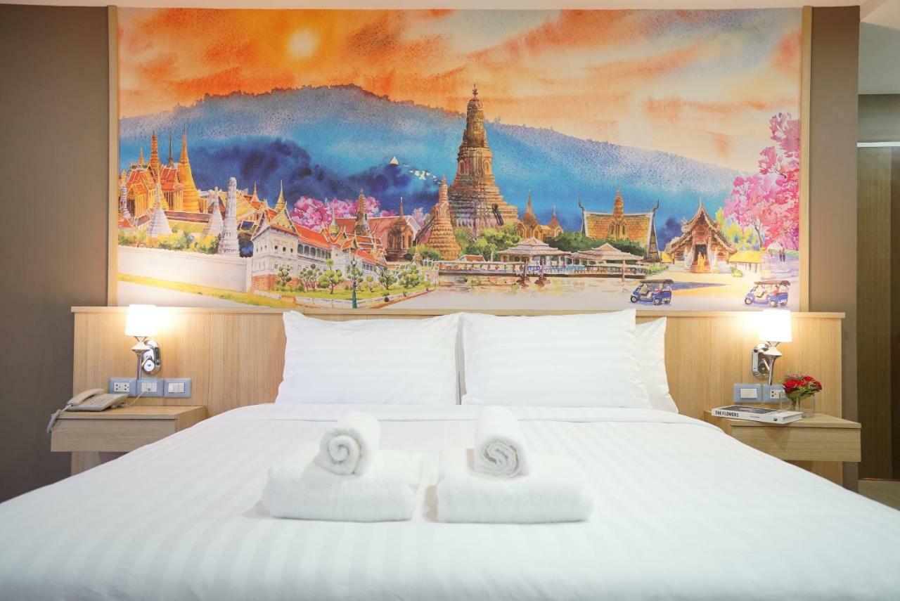 The Qube Fifty Hotel Bangkok Exterior photo