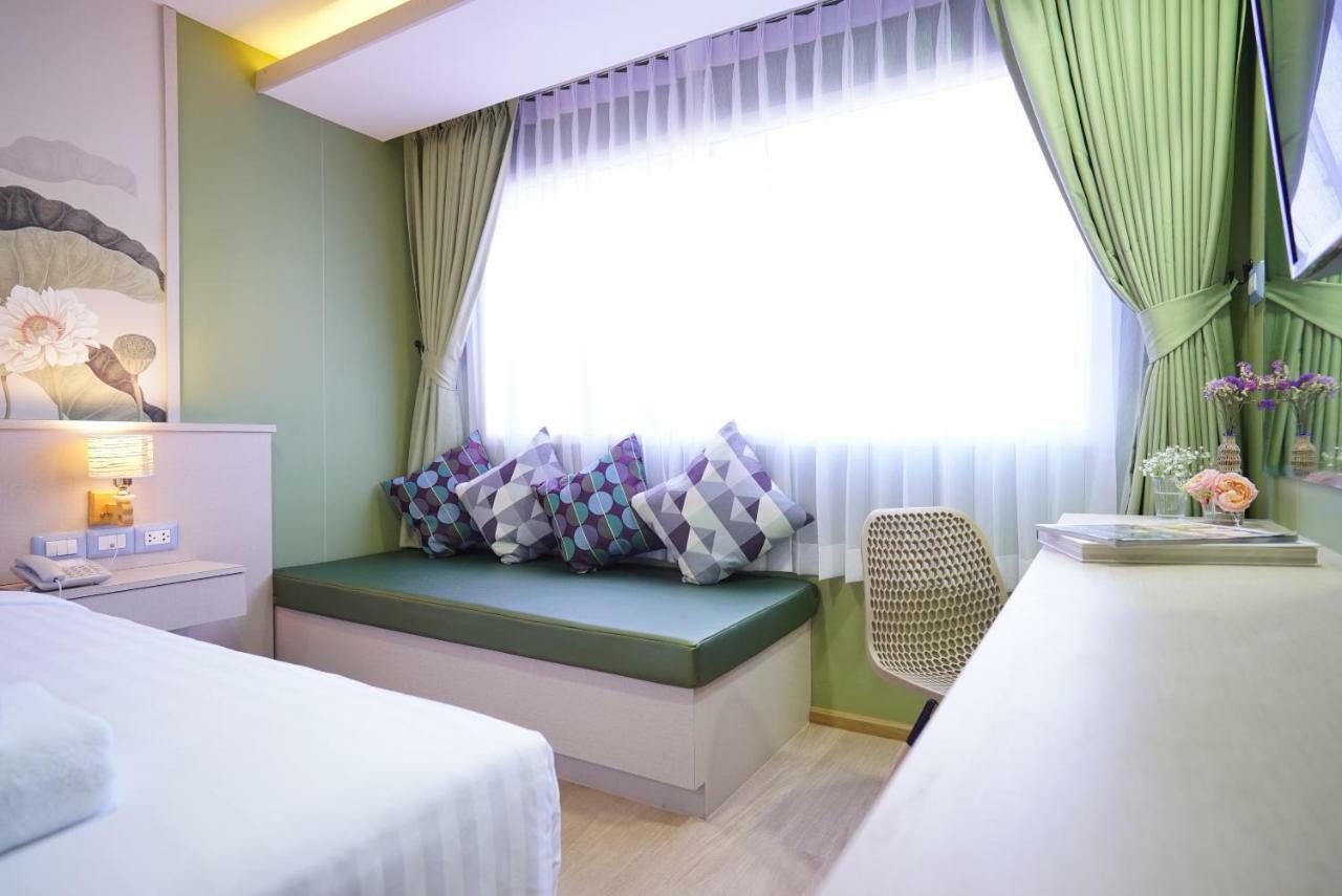 The Qube Fifty Hotel Bangkok Exterior photo