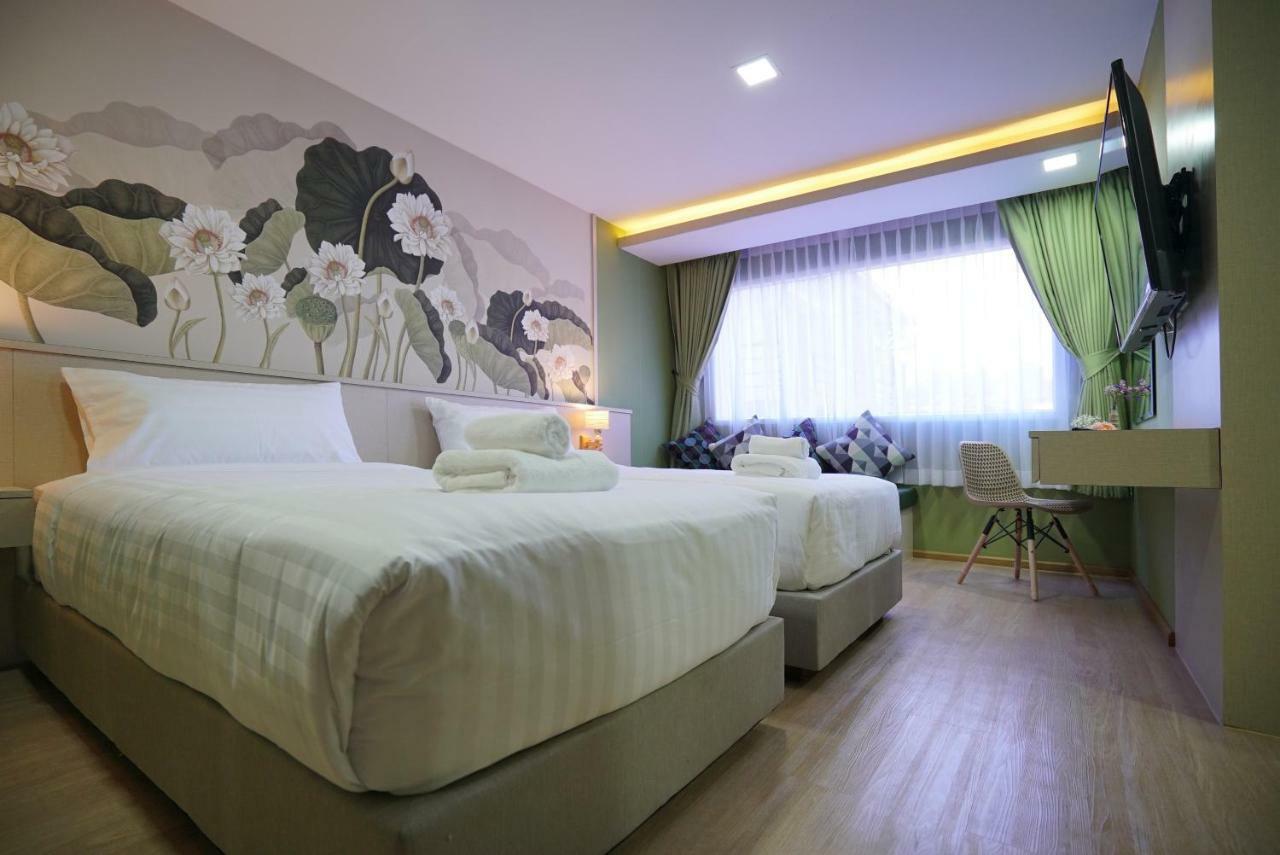 The Qube Fifty Hotel Bangkok Exterior photo