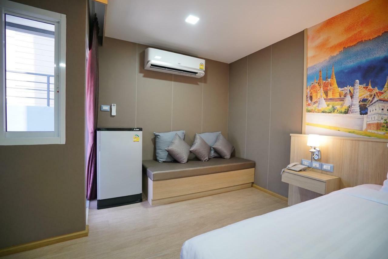 The Qube Fifty Hotel Bangkok Exterior photo