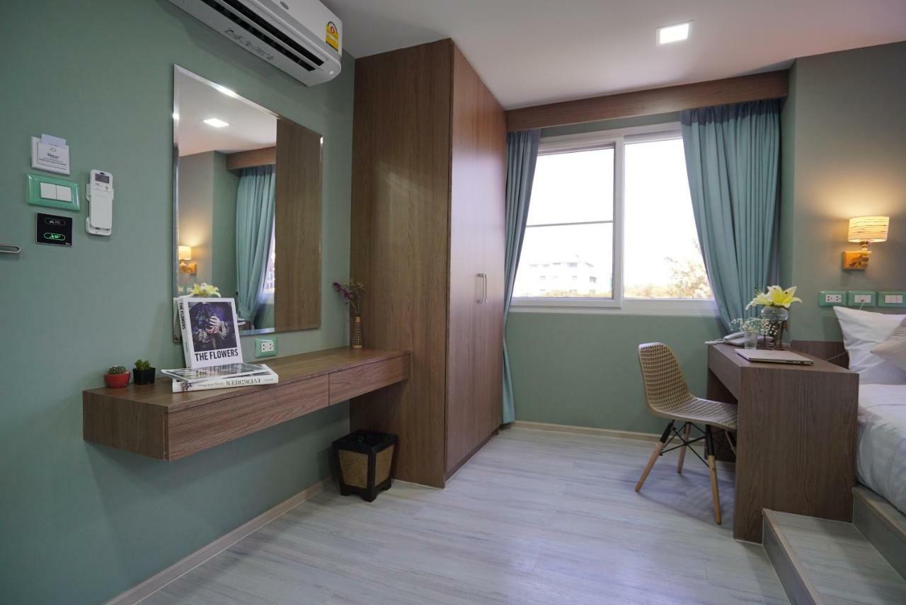The Qube Fifty Hotel Bangkok Exterior photo