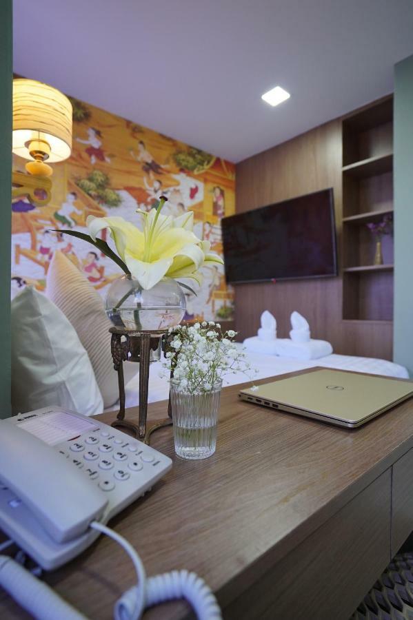 The Qube Fifty Hotel Bangkok Exterior photo
