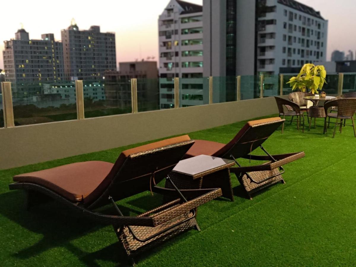 The Qube Fifty Hotel Bangkok Exterior photo